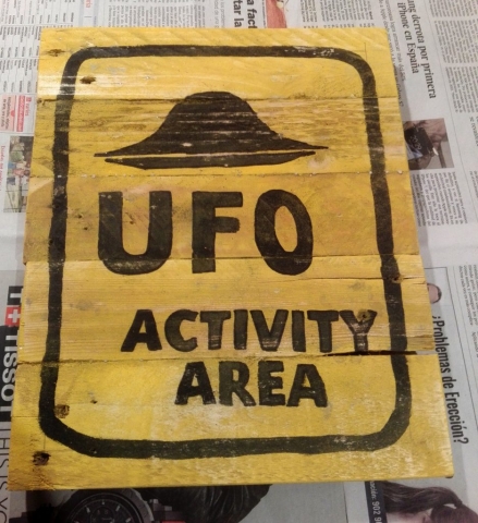 Cuadro cartel ufo activity area ovnis