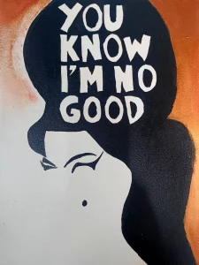 Cuadro pintado a mano de Amy Winehouse con la frase “You know I’m no good” en estilo gráfico y fondo naranja