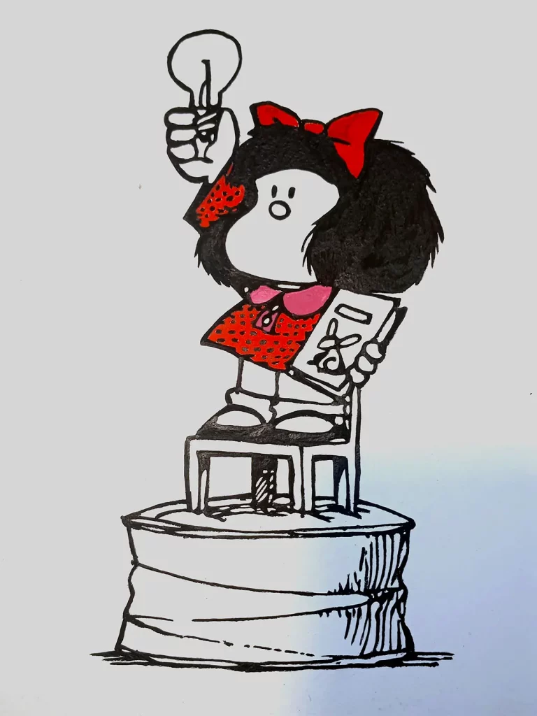 Ilustración de Mafalda levantando una bombilla mientras está de pie sobre una silla.