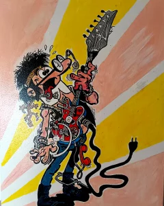 Pintura acrílica de Mortadelo disfrazado de guitarrista rockero al estilo de Francisco Ibáñez, sobre fondo de rayos en rosa y amarillo, pintada a mano sobre tabla de DM.