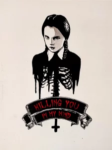 Cuadro pintado a mano de Wednesday Addams con estética gótica y mensaje “Killing you in my mind”
