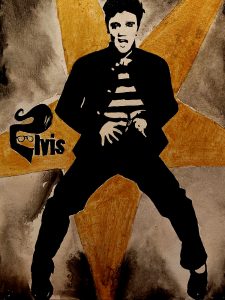 Retrato de Elvis Presley en pose icónica con estilo stencil y fondo geométrico en tonos dorados