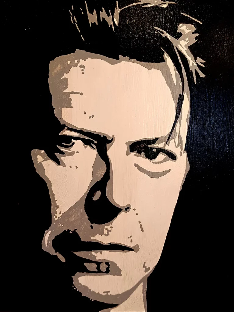 Retrato de David Bowie en alto contraste blanco y negro con fondo negro Irreverentes