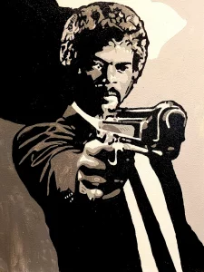 Jules de Pulp Fiction apuntando con pistola en estilo stencil blanco y negro Irreverentes