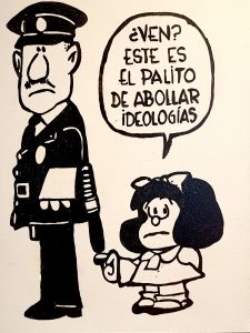 Ilustración de Mafalda con un policía y viñeta crítica sobre ideologías en estilo cómic