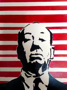 Retrato de Alfred Hitchcock en blanco y negro sobre fondo de franjas rojas y blancas con estética gráfica de alto contraste.