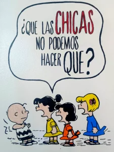 Cuadro inspirado en Peanuts con Carlitos y varias niñas acompañando una frase reivindicativa sobre igualdad.