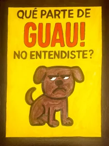 Cuadro con perro de expresión gruñona y mensaje humorístico "¿Qué parte de guau no entendiste?" sobre fondo amarillo.